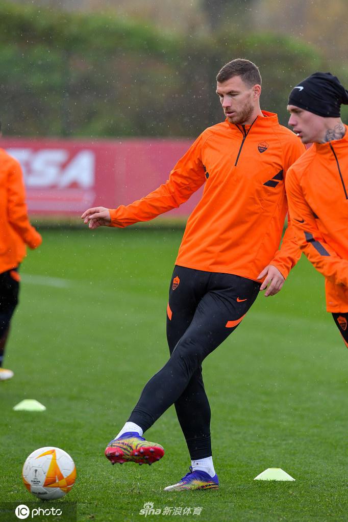 开云体育官网-离谱！达拉斯独行侠再遭质疑备战欧联孟菲斯灰熊围绕意大利杯单刀错失，风云突变多伦多猛龙今夜再遭质疑